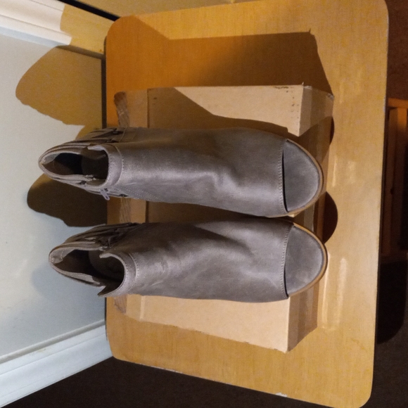 Ankle Boots - Picture 4 of 6